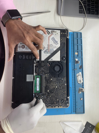 M World- Apple Service Center, Delhi business photograph