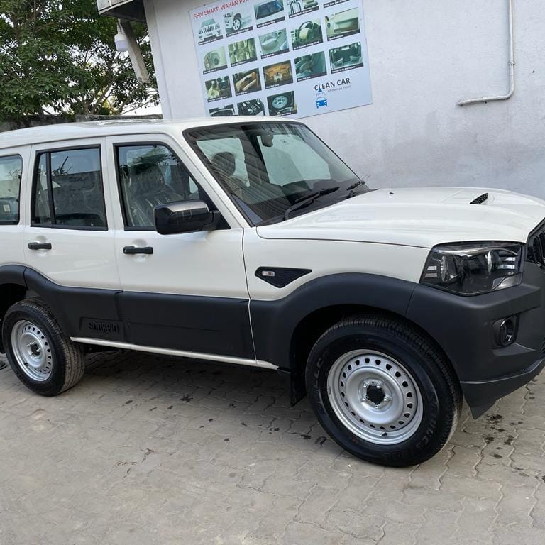 Royal Tour & Travels business photograph