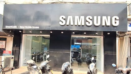 Samsung Experience Store - New Mobile House - Town Hall business photograph
