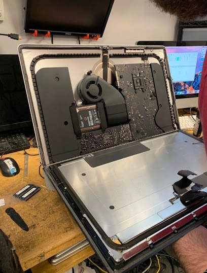 IT MED services -Macbook iMac Laptop Computer Tablet Smart Gadgets Medical Device & Equipments REPAIR SERVICE & MAINTENANCE business photograph