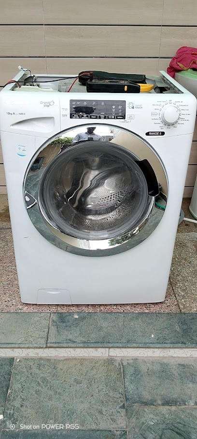 Home Service Engineer business photograph