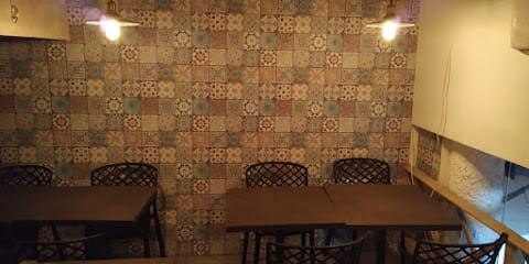 Om Di Hatti business photograph