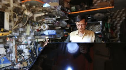 Siddhivinayak Electronics LED LCD TV Repairing - Best Led TV Repair centre in Junagadh business photograph
