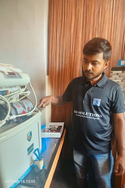 RS SOLUTIONS business photograph