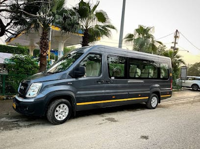 Dream To Travels | Best Travel Agency in Delhi | 12,16,20 Seater Tempo Traveller in Delhi | Tour and Travels Delhi business photograph