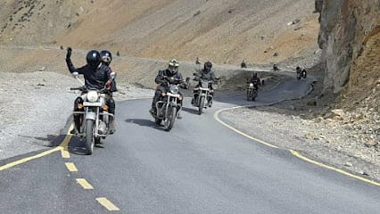 Weekend Yatra | Best Adventure Trekking Company | Adventure Travel business photograph