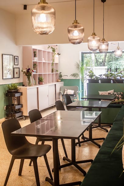 Café Plume business photograph