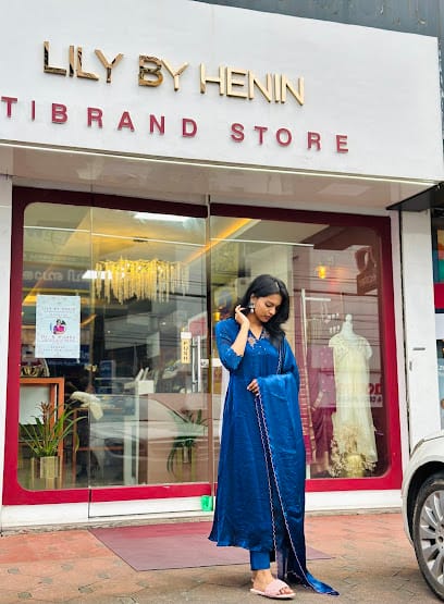 LILY BY HENIN business photograph