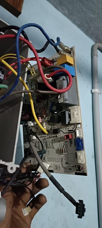 Expert service Technician (AC Service/Washing Machine Service/Fridge Service) business photograph