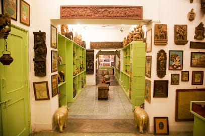 Om Arts and Crafts business photograph