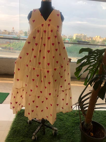 Erayana | Women's Formal & Dresses Boutique | business photograph