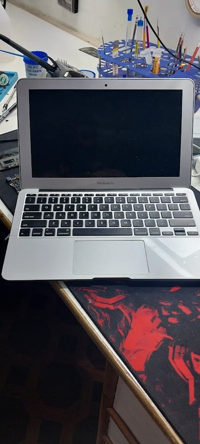 laptop repair business photograph