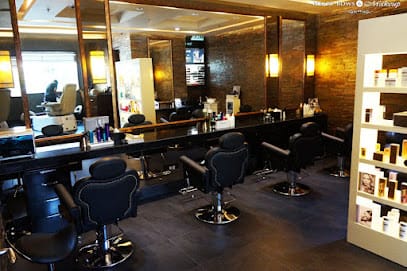 Niharika Artistry - Best Bridal Makeup in Jhansi business photograph