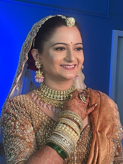 Apra Professional Unisex Salon- Best Bridal Makeup Artist in Charkhi Dadri, Hydra Facial Treatment, Hair Smoothening Services business photograph