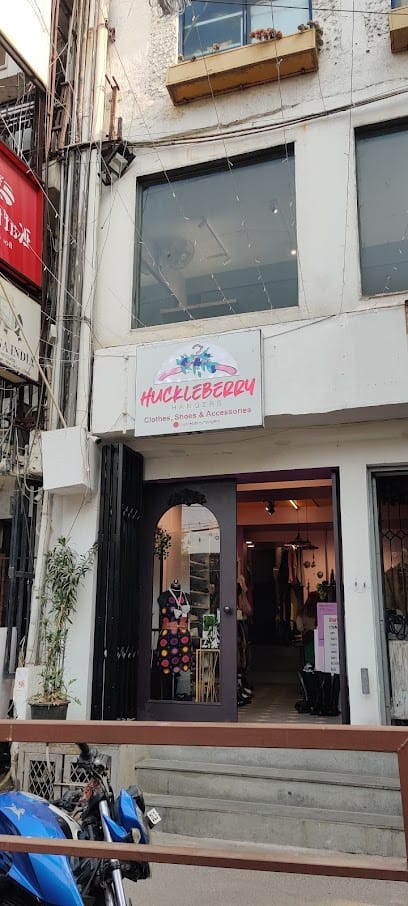 Huckleberry Hangers : Thrift Store business photograph