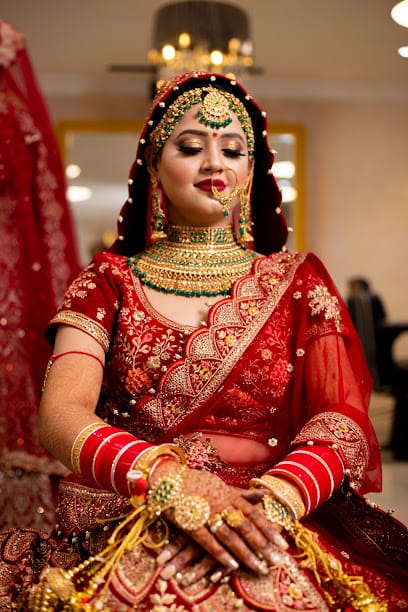 Looks Salon, Punjabi Bagh business photograph