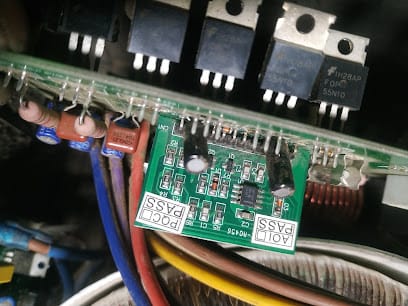 Vicky DJ system repairing shop business photograph