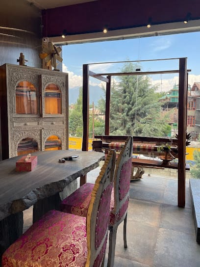 Tul Palav business photograph