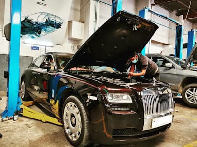 MOTR1 Luxury Automotive Workshop business photograph