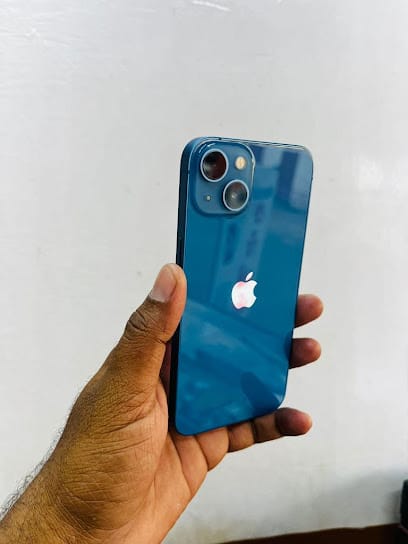 iphone-mobile repairs-lab service center business photograph