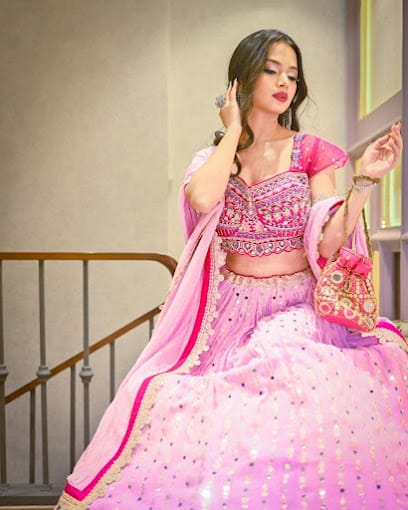 LEELA business photograph