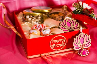 S G Fashions - Resin Art & Ad Jewellery business photograph