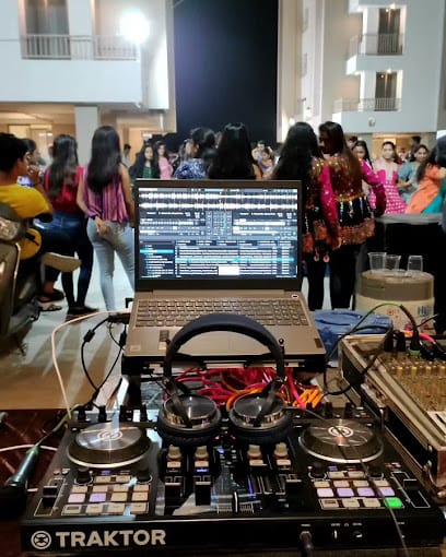 IAMDJROBIN - FUNUNLIMITED business photograph