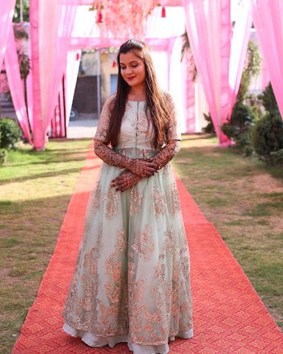 VINTAGE DREAMS (HOUSE OF DESIGNER OUTFITS) business photograph