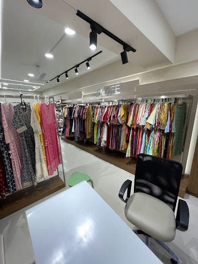 SADEE KURTIS business photograph