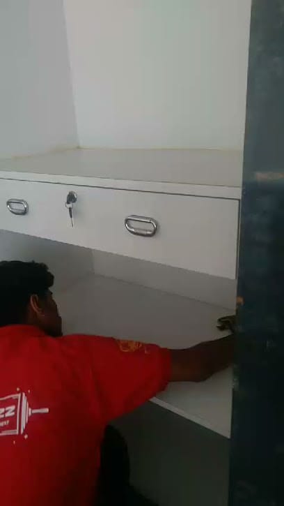 Dusterzz business photograph