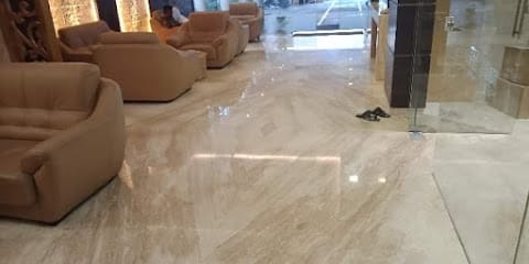 CLEAN & SHINE business photograph