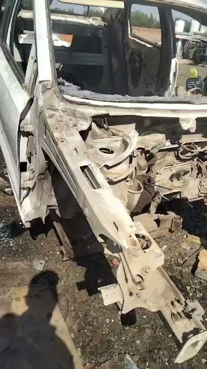 Aayush scrap car Buyer business photograph