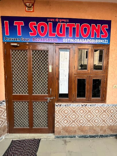 IT SOLUTIONS business photograph