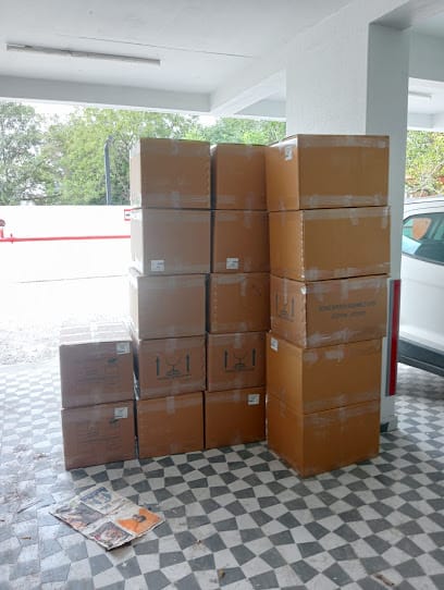 Deluxe Cargo Packers And Movers business photograph