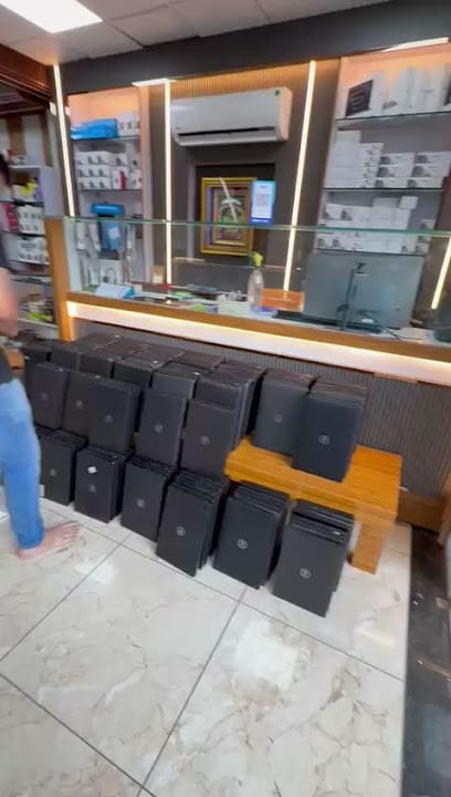 Smart hub - Refurbished Laptop Store | Second hand Laptop dealer business photograph