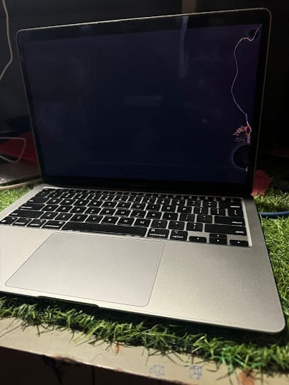 iSupport Apple Service Center business photograph