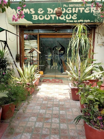 Moms & Daughters Boutique business photograph