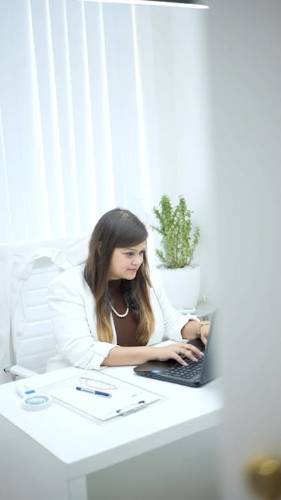 Dr Mayuri Jain Dermatology clinic Near you Delhi (Atopic Dermatitis,Fungal Infection) business photograph