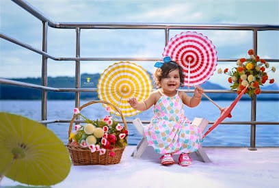 PEACOCK PICTURE STUDIO business photograph