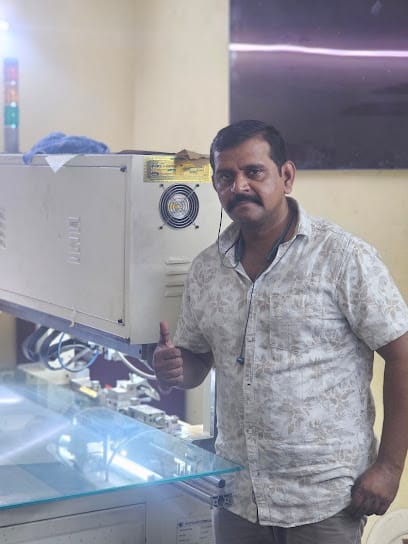 R.R.Electronics business photograph