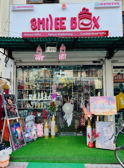 Smilee Box business photograph