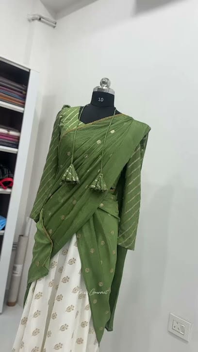 Munnies Ladies stitching and tailoring business photograph