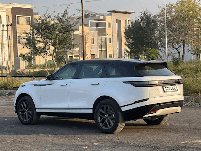 𝐏𝐔𝐍𝐈𝐀 𝐓𝐑𝐕𝐋𝐄𝐙 𝐈𝐍𝐃𝐈𝐀 - Luxury car rentals in Delhi business photograph