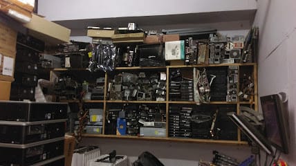 Dhankhar Infotech | Old Used Computer Dealer Delhi | Old HP dell Laptop Dealer Delhi business photograph