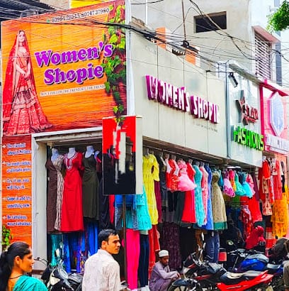 ZARA WOMENS SHOPIE business photograph