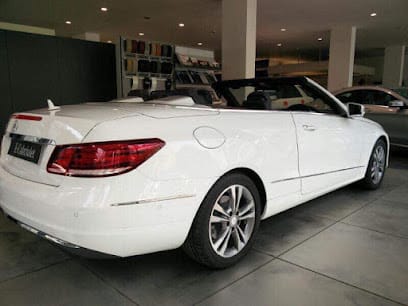 Ray's Car reantal service business photograph