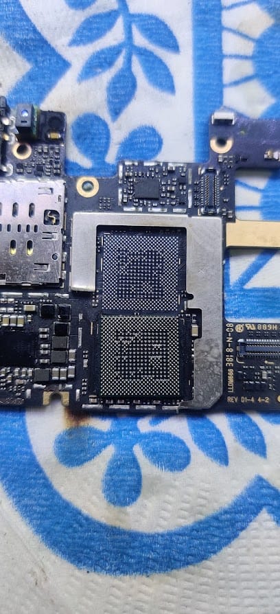 Ashraf Mobile repairing business photograph