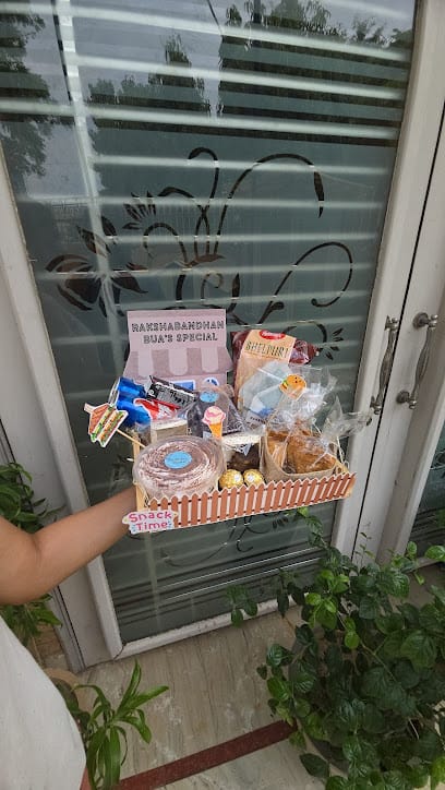 The bakery bucket | Gifting | Best bakery and flower shopin Mathura business photograph