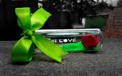 Om Artss business photograph