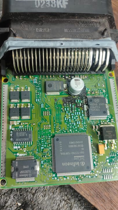 Multi Electronics business photograph